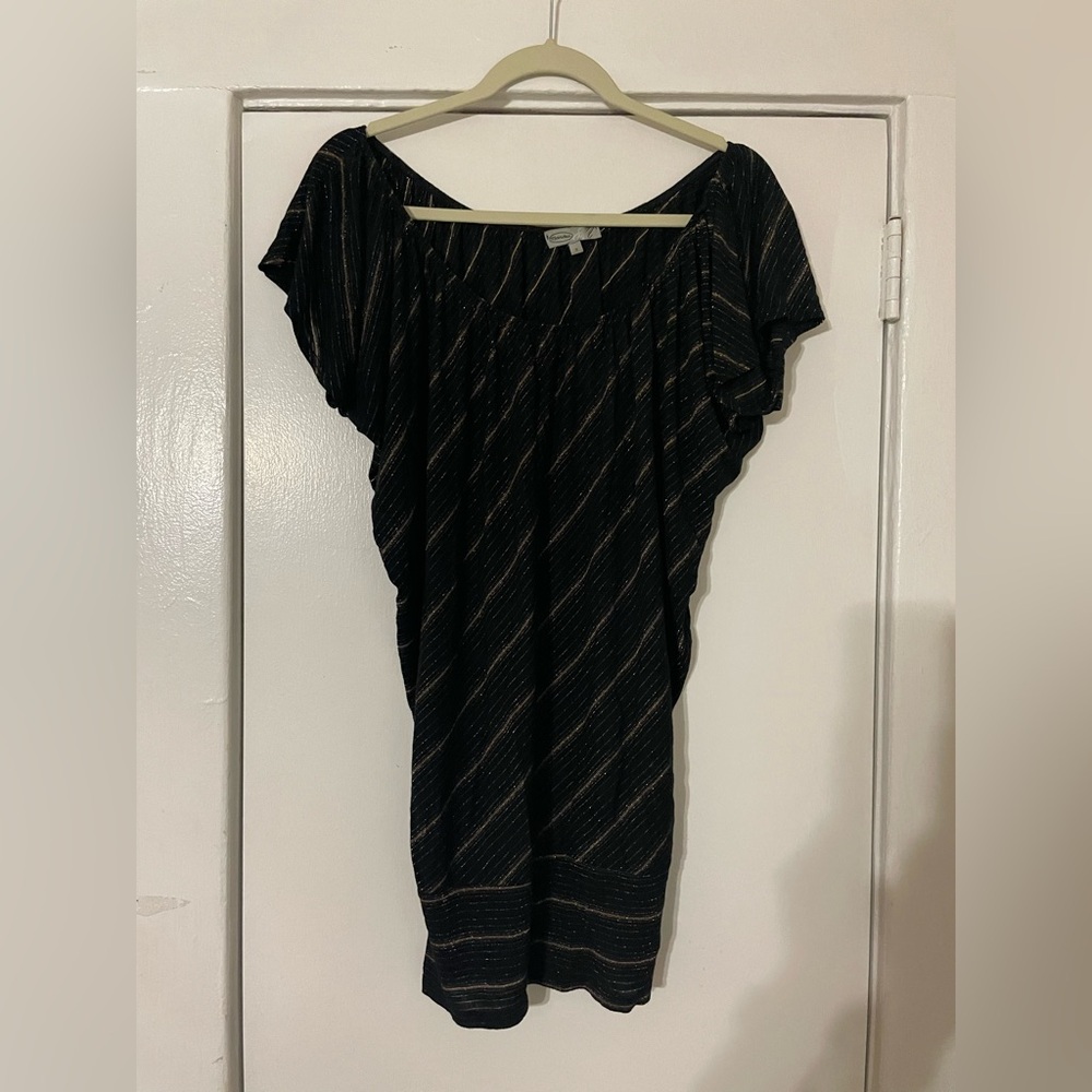 Mandee Elegant Black and Gold Asymmetrical Top‎ size Small